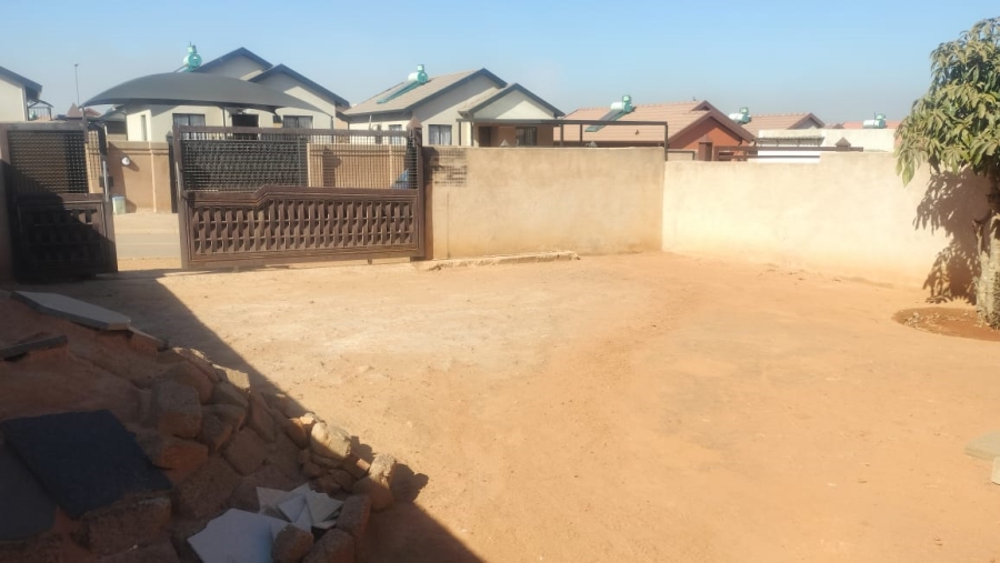 2 Bedroom Property for Sale in Soshanguve WW Gauteng