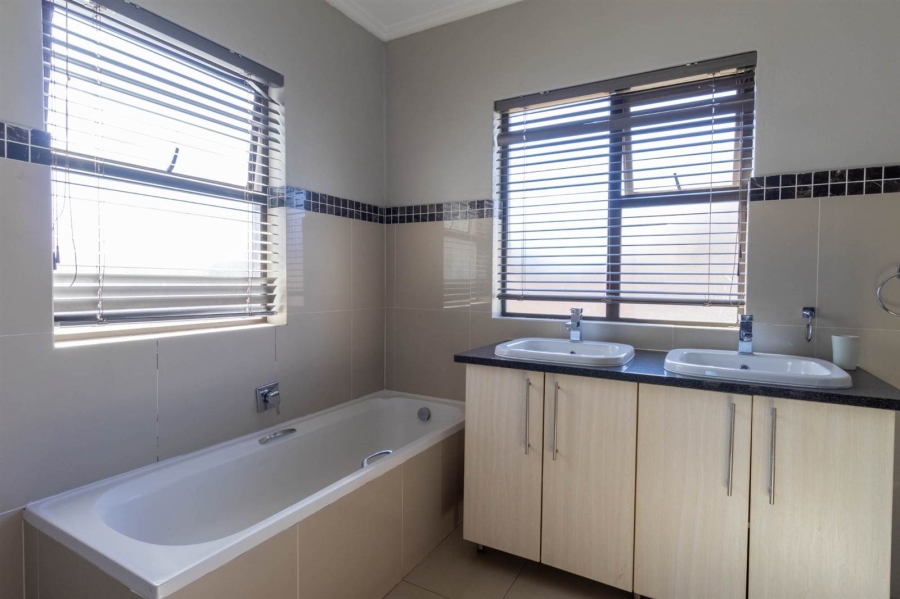 To Let 3 Bedroom Property for Rent in Kyalami Hills Gauteng