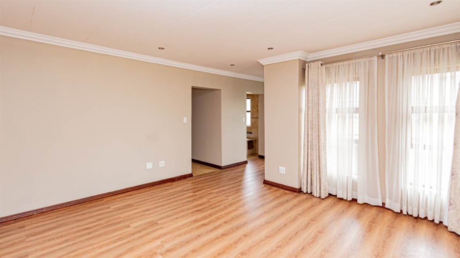 To Let 5 Bedroom Property for Rent in Valley View Estate Gauteng