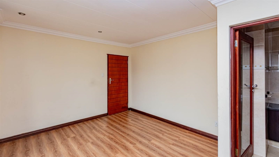 To Let 5 Bedroom Property for Rent in Valley View Estate Gauteng