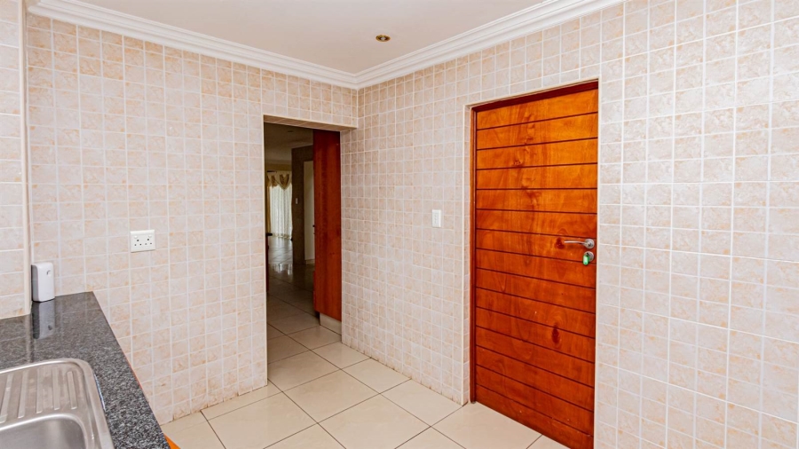 To Let 5 Bedroom Property for Rent in Valley View Estate Gauteng