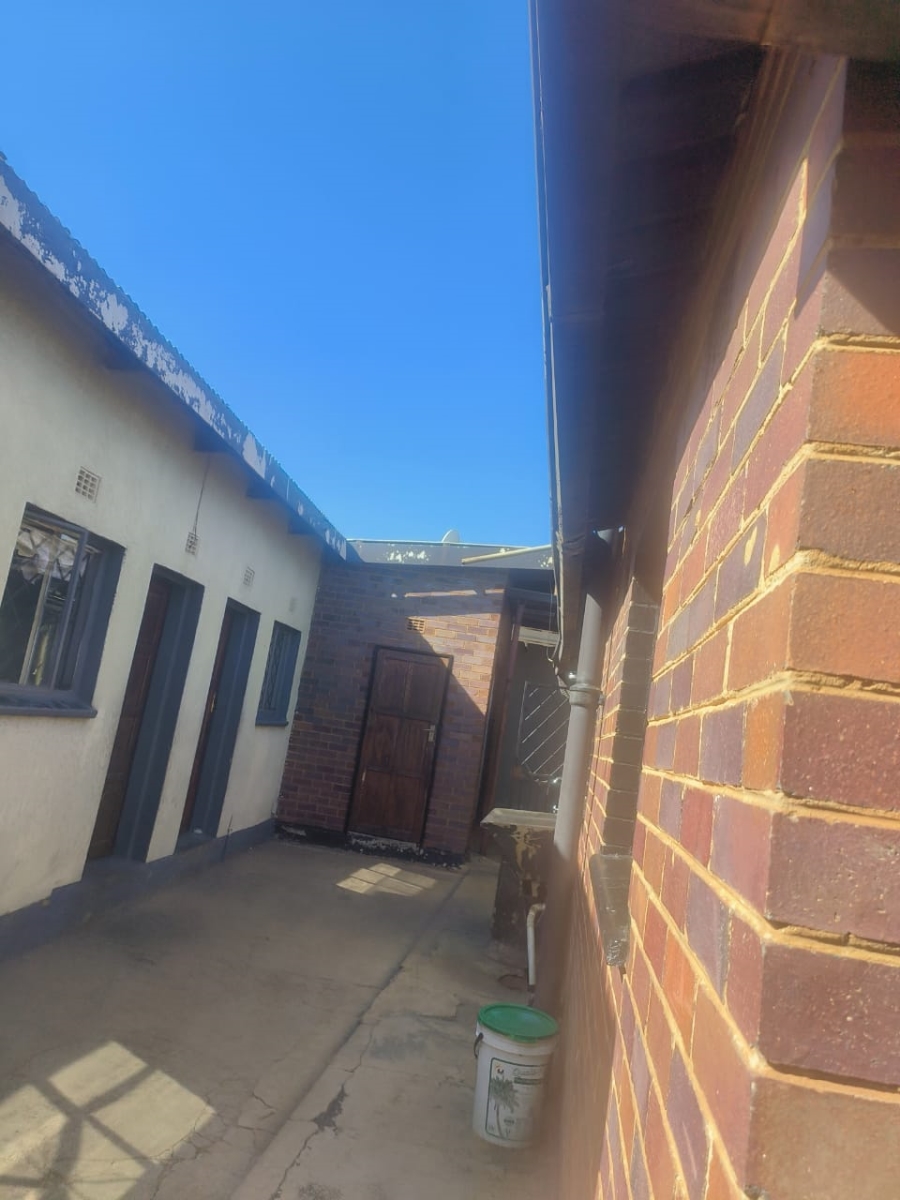 2 Bedroom Property for Sale in Pimville Zone 4 Gauteng