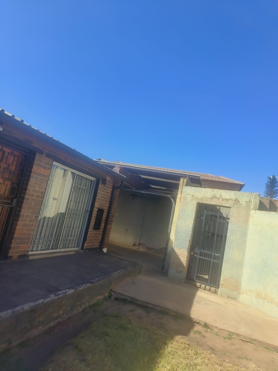 2 Bedroom Property for Sale in Pimville Zone 4 Gauteng