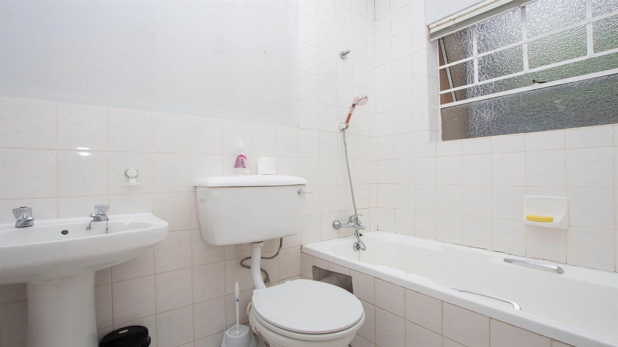 1 Bedroom Property for Sale in Bryanston Gauteng