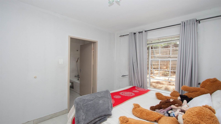 1 Bedroom Property for Sale in Bryanston Gauteng