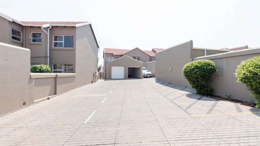 2 Bedroom Property for Sale in Vorna Valley Gauteng