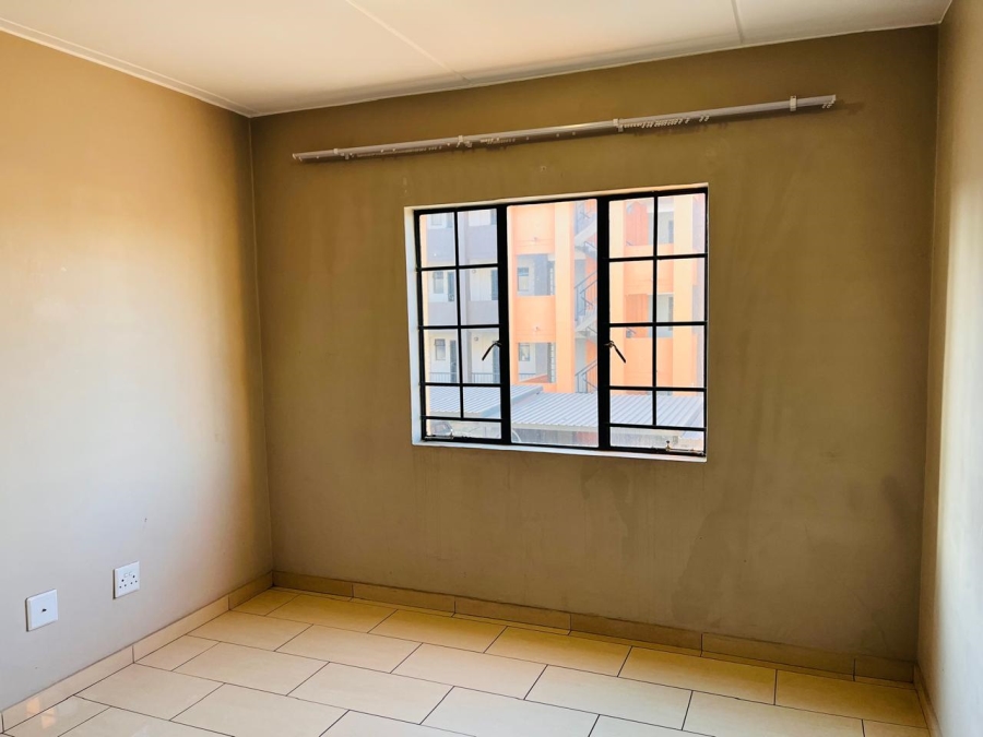 To Let 2 Bedroom Property for Rent in Fleurhof Gauteng