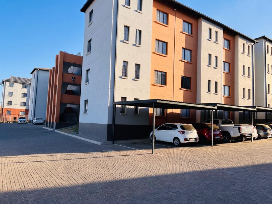 To Let 2 Bedroom Property for Rent in Fleurhof Gauteng