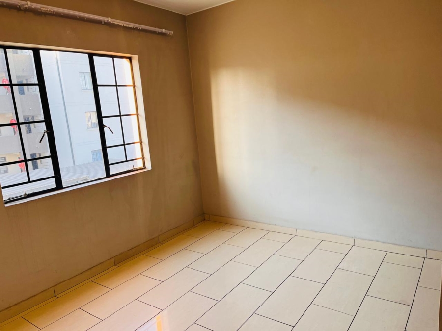 To Let 2 Bedroom Property for Rent in Fleurhof Gauteng