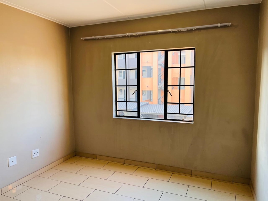 To Let 2 Bedroom Property for Rent in Fleurhof Gauteng