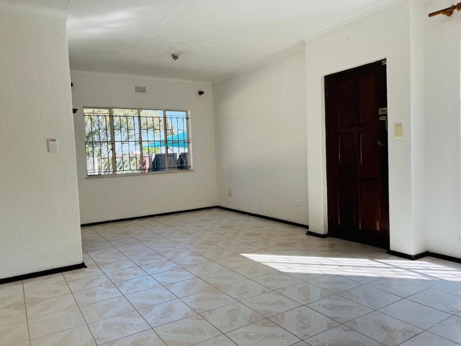 To Let 4 Bedroom Property for Rent in Fleurhof Gauteng