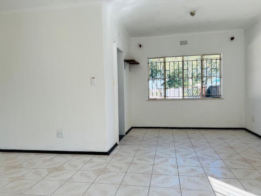 To Let 4 Bedroom Property for Rent in Fleurhof Gauteng