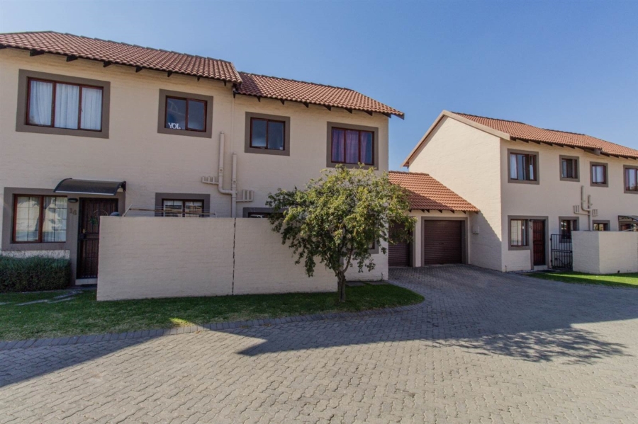 2 Bedroom Property for Sale in Noordwyk Gauteng