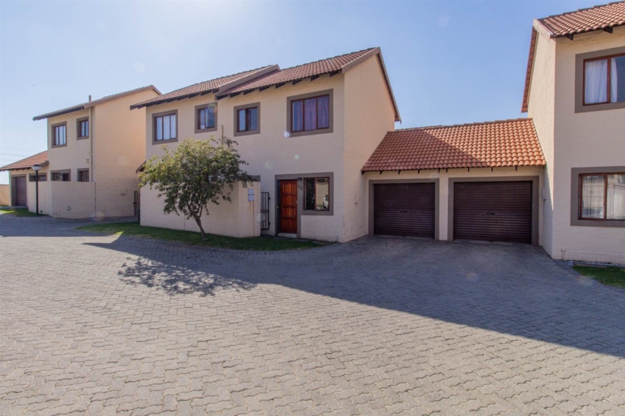 2 Bedroom Property for Sale in Noordwyk Gauteng