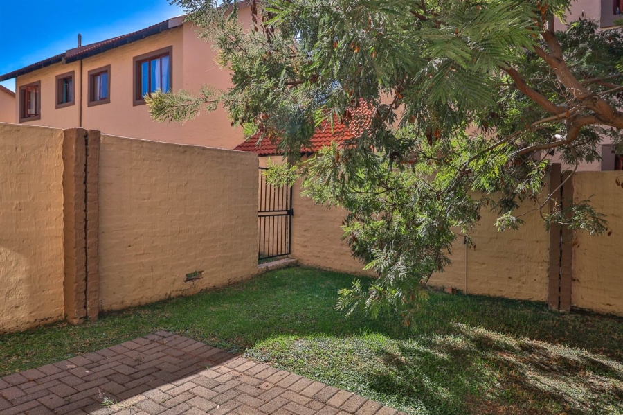 2 Bedroom Property for Sale in Noordwyk Gauteng