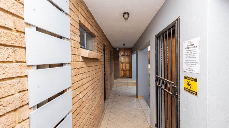 2 Bedroom Property for Sale in Vorna Valley Gauteng