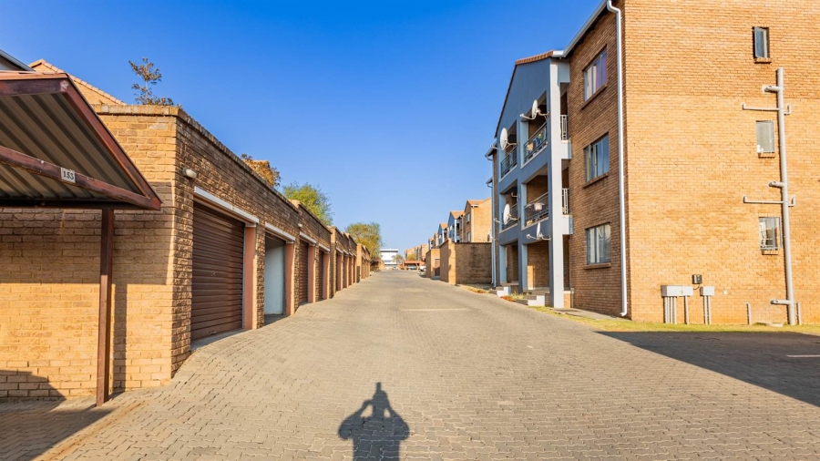 2 Bedroom Property for Sale in Vorna Valley Gauteng