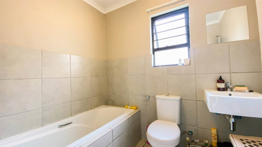 3 Bedroom Property for Sale in Noordwyk Gauteng