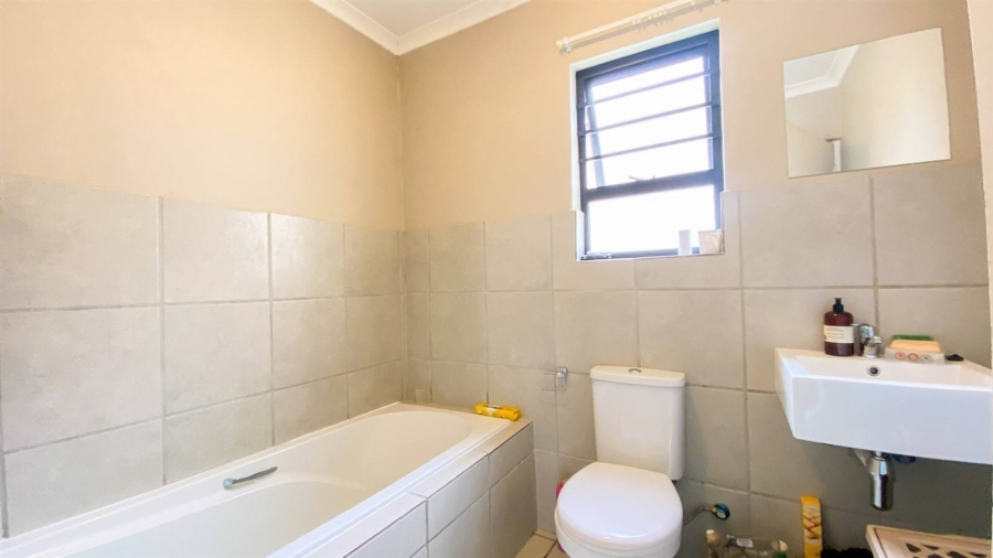 3 Bedroom Property for Sale in Noordwyk Gauteng