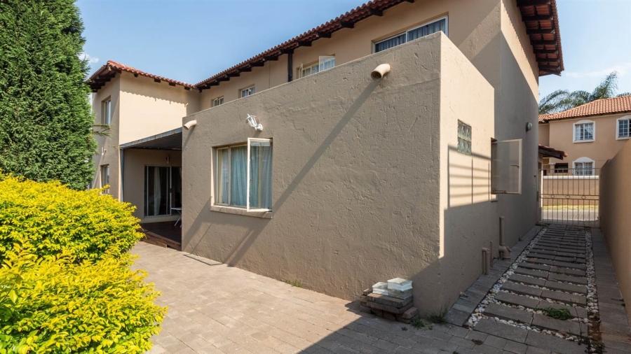 4 Bedroom Property for Sale in Noordwyk Gauteng