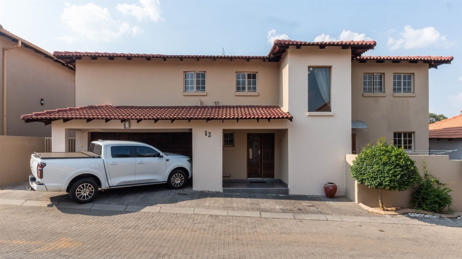 4 Bedroom Property for Sale in Noordwyk Gauteng