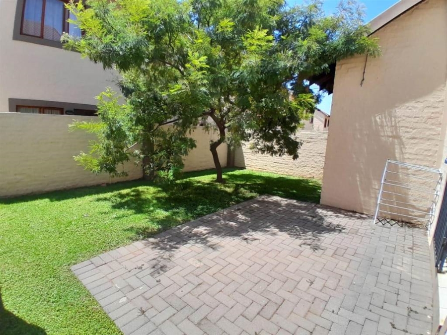 2 Bedroom Property for Sale in Noordwyk Gauteng