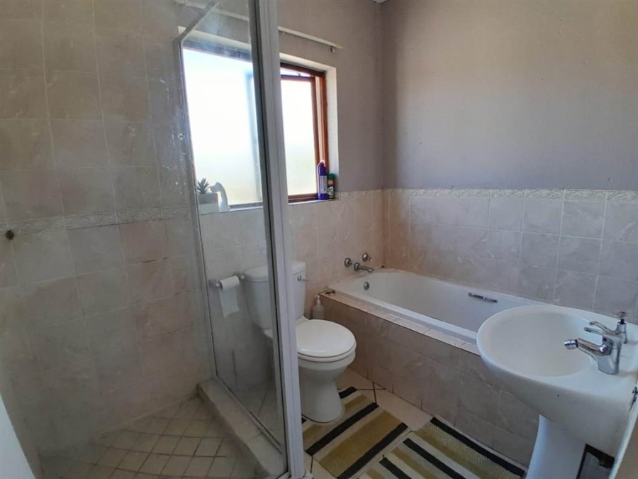 2 Bedroom Property for Sale in Noordwyk Gauteng