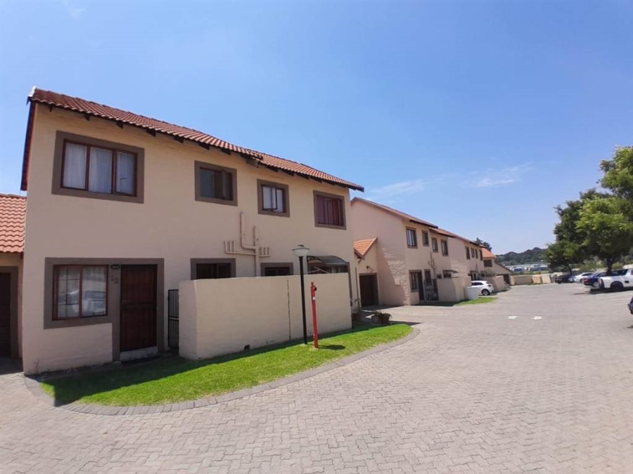 2 Bedroom Property for Sale in Noordwyk Gauteng