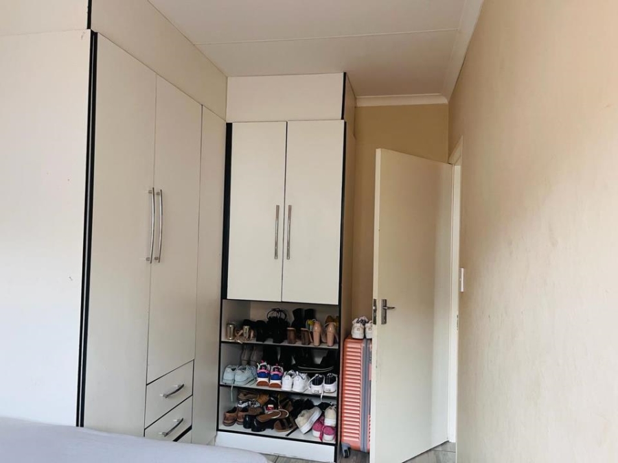 2 Bedroom Property for Sale in Clayville Gauteng