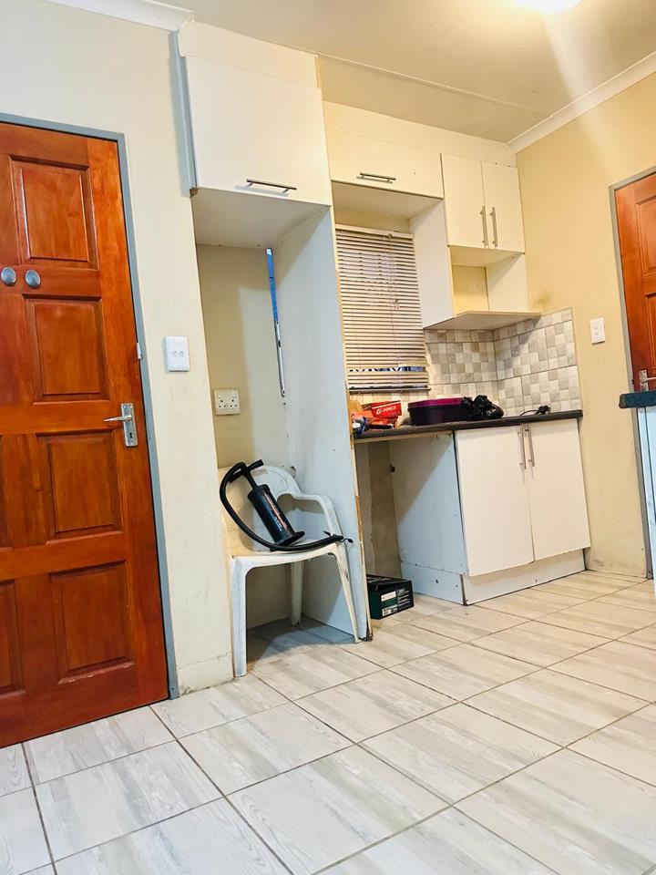 2 Bedroom Property for Sale in Clayville Gauteng