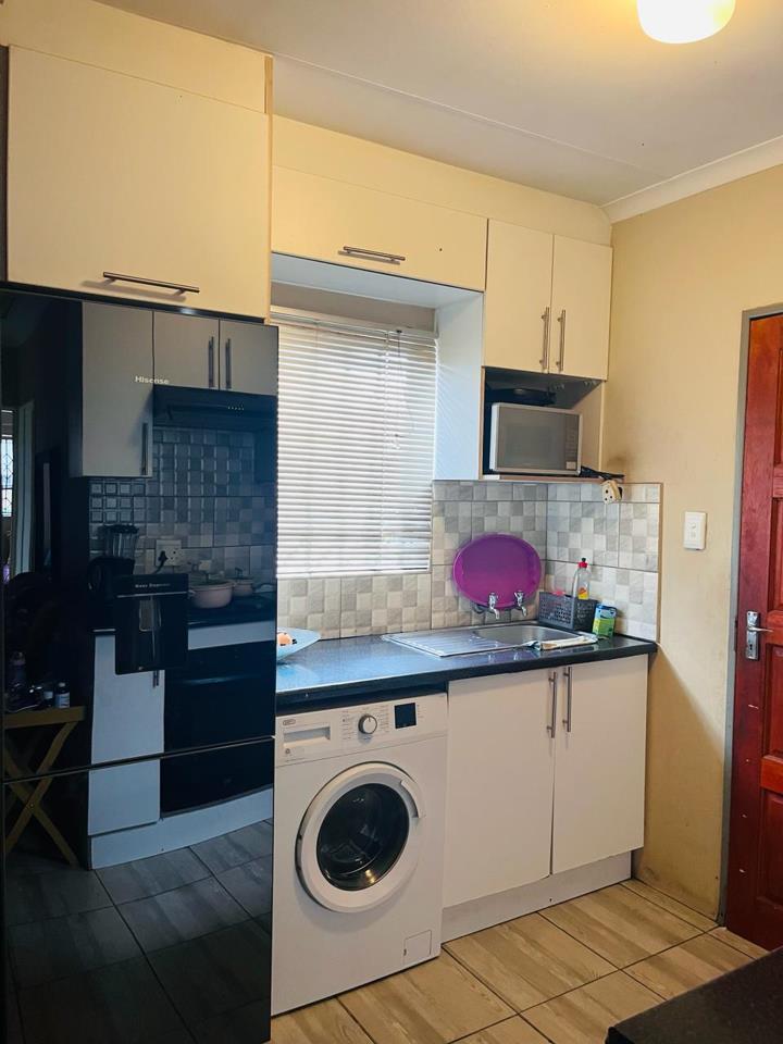 2 Bedroom Property for Sale in Clayville Gauteng