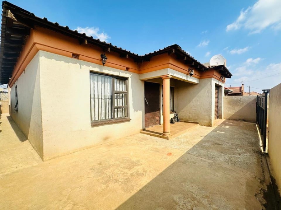 2 Bedroom Property for Sale in Etwatwa Gauteng