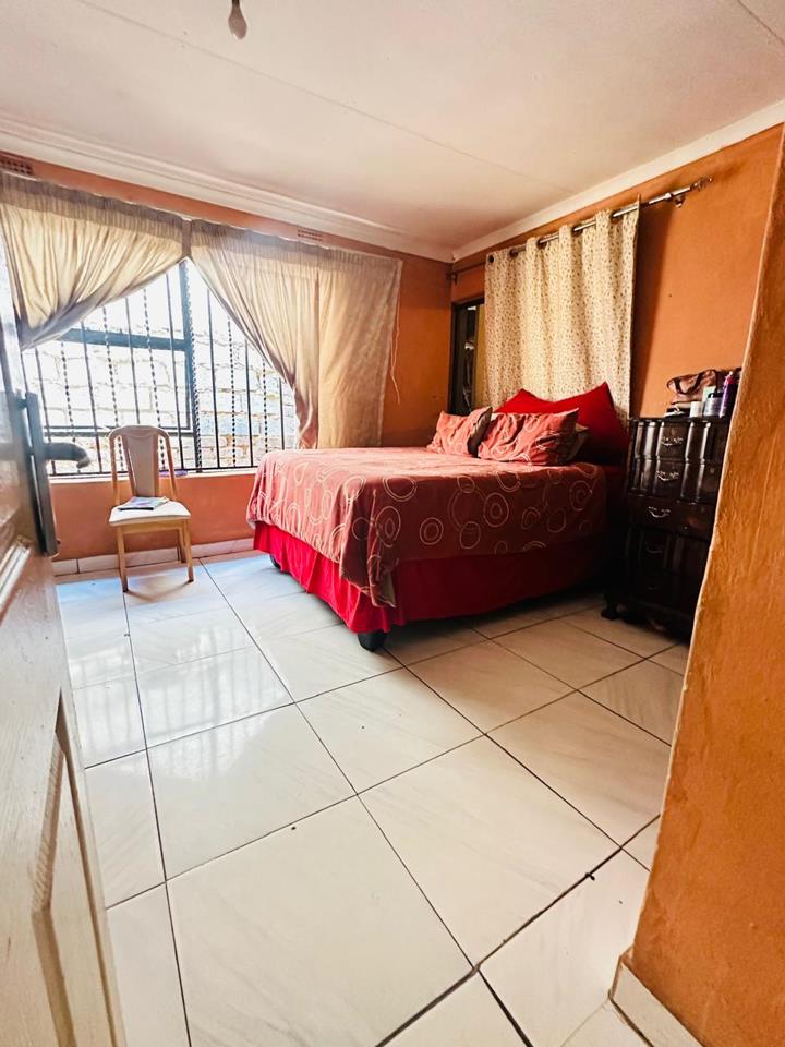 2 Bedroom Property for Sale in Etwatwa Gauteng