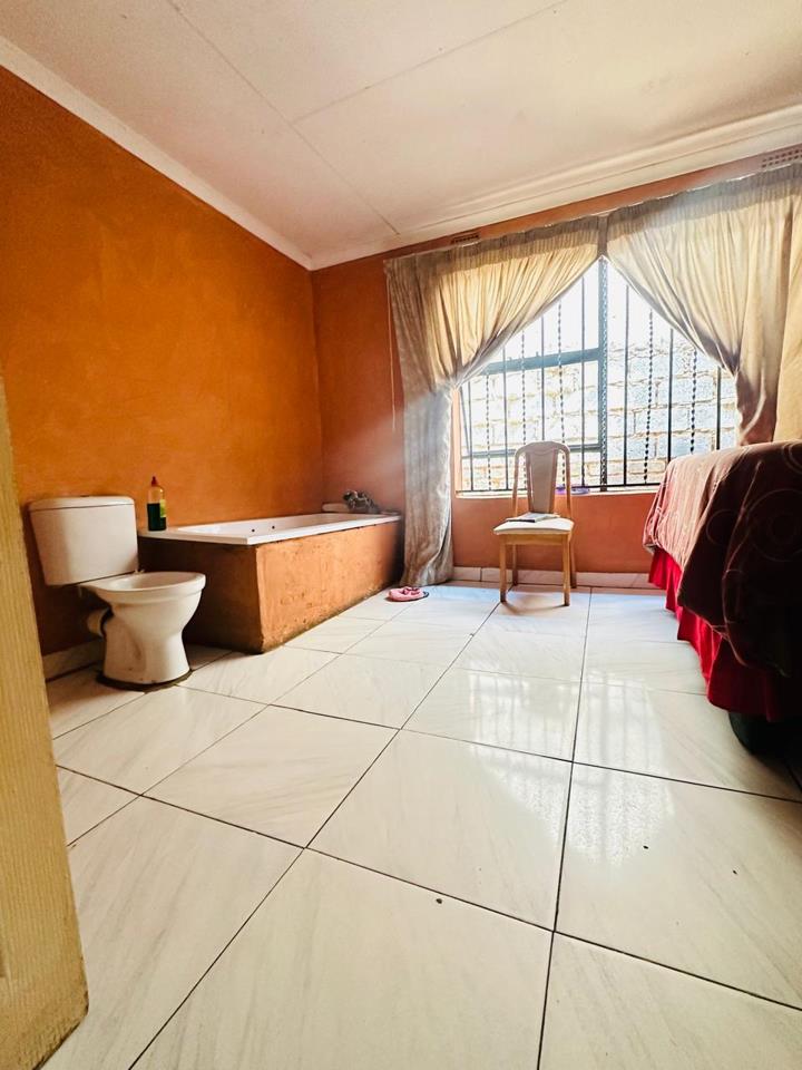 2 Bedroom Property for Sale in Etwatwa Gauteng