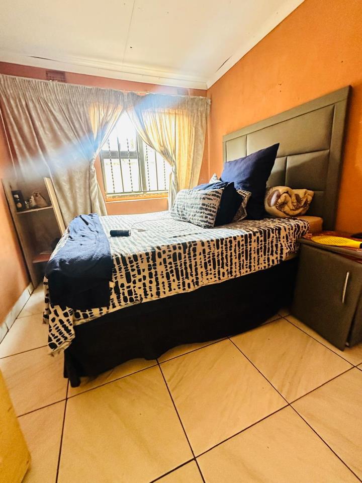 2 Bedroom Property for Sale in Etwatwa Gauteng