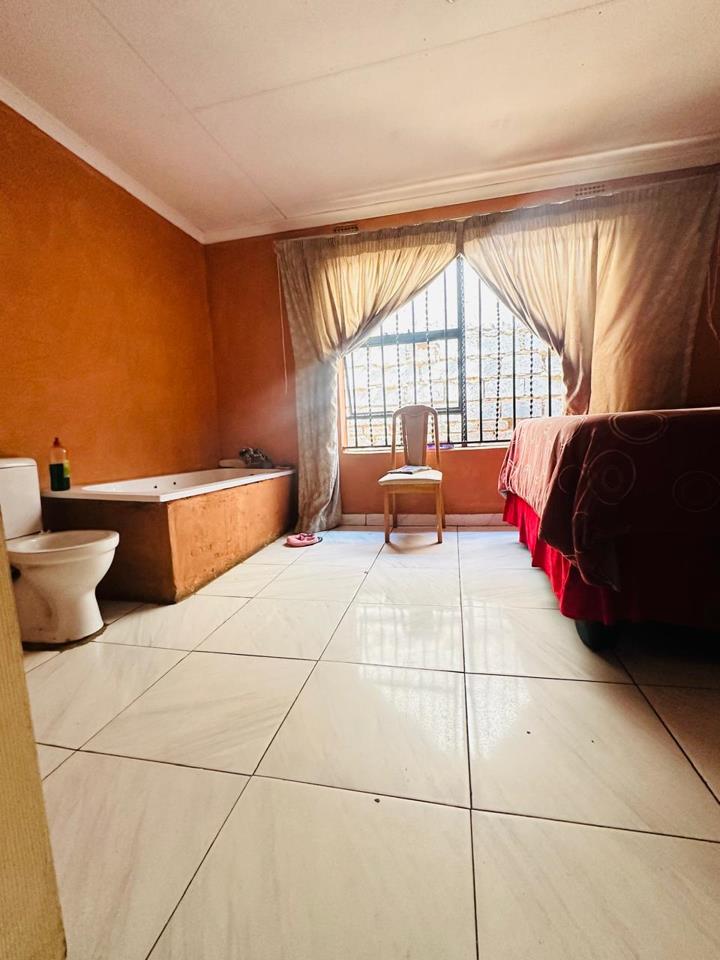 2 Bedroom Property for Sale in Etwatwa Gauteng