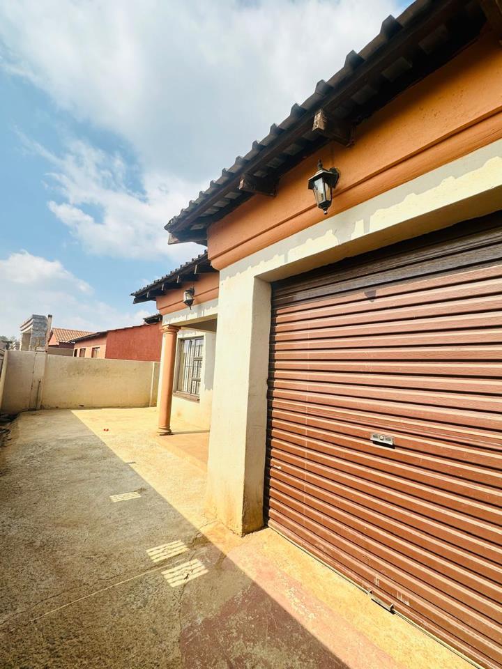 2 Bedroom Property for Sale in Etwatwa Gauteng