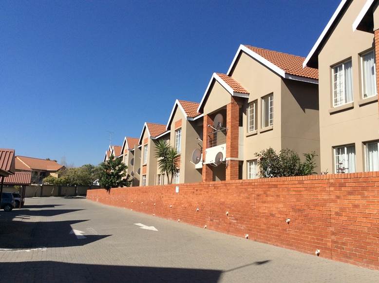 To Let 2 Bedroom Property for Rent in Kosmosdal Gauteng