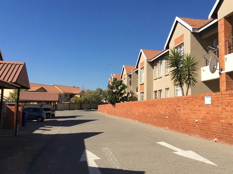 To Let 2 Bedroom Property for Rent in Kosmosdal Gauteng