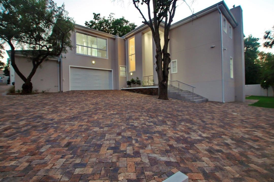 To Let 4 Bedroom Property for Rent in Bryanston Gauteng