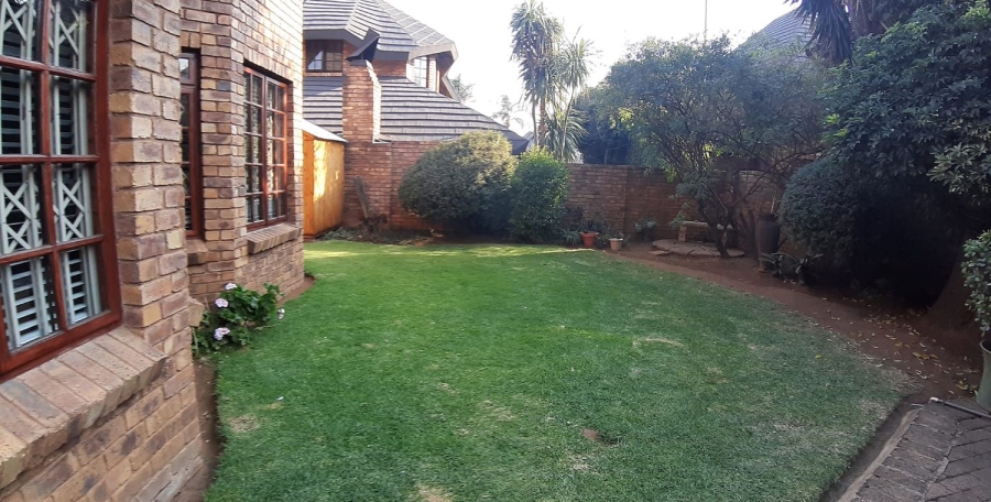 4 Bedroom Property for Sale in Dayanglen Gauteng