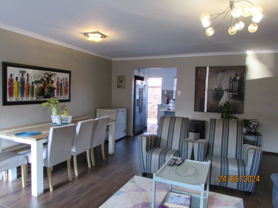 4 Bedroom Property for Sale in Dayanglen Gauteng