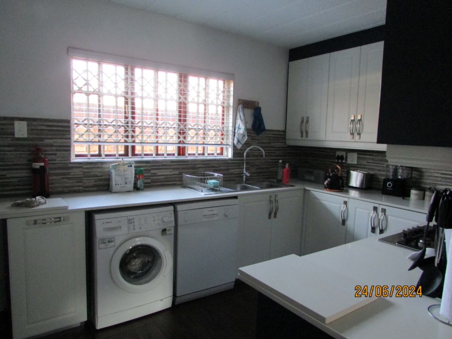 4 Bedroom Property for Sale in Dayanglen Gauteng