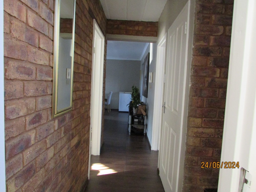 4 Bedroom Property for Sale in Dayanglen Gauteng