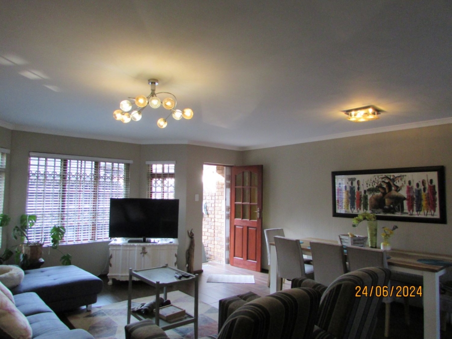 4 Bedroom Property for Sale in Dayanglen Gauteng