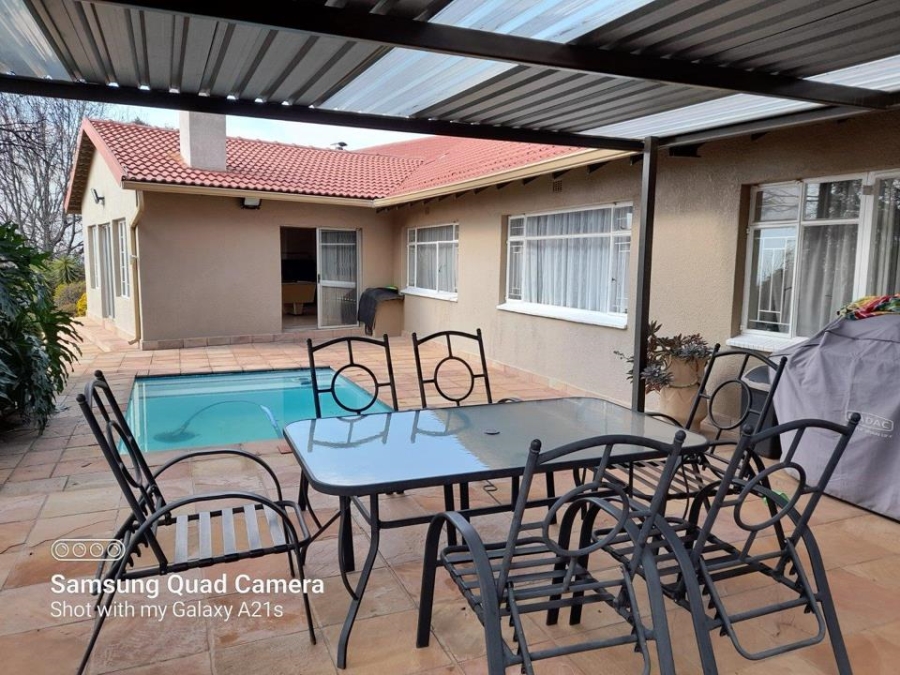 4 Bedroom Property for Sale in Helderkruin Gauteng