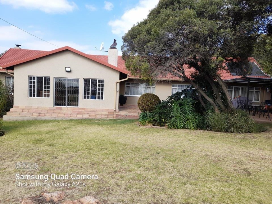 4 Bedroom Property for Sale in Helderkruin Gauteng