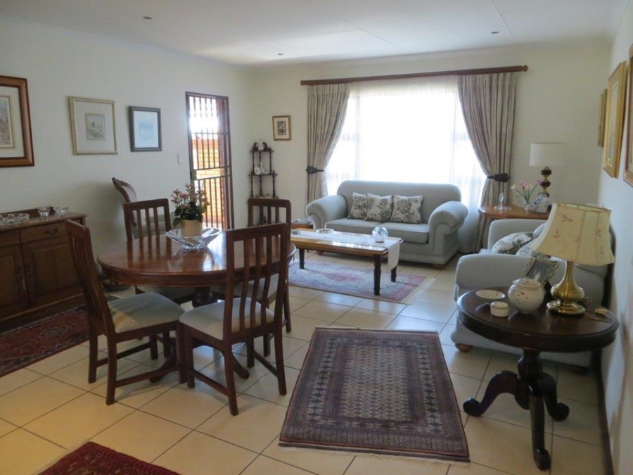 2 Bedroom Property for Sale in Featherbrooke Hills Retirement Gauteng