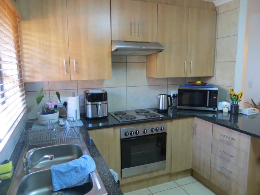 2 Bedroom Property for Sale in Featherbrooke Hills Retirement Gauteng