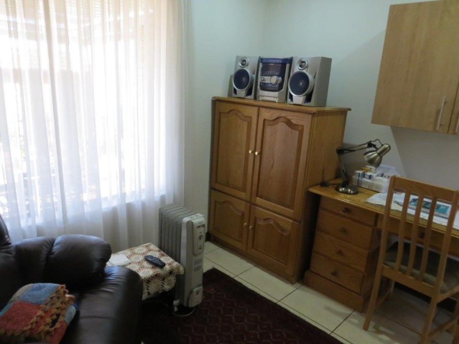 2 Bedroom Property for Sale in Featherbrooke Hills Retirement Gauteng